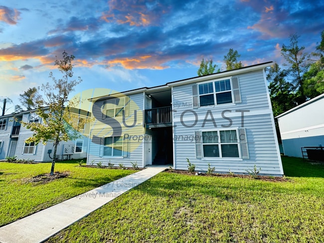 Building Photo - FIRST MONTH RENT FREE!