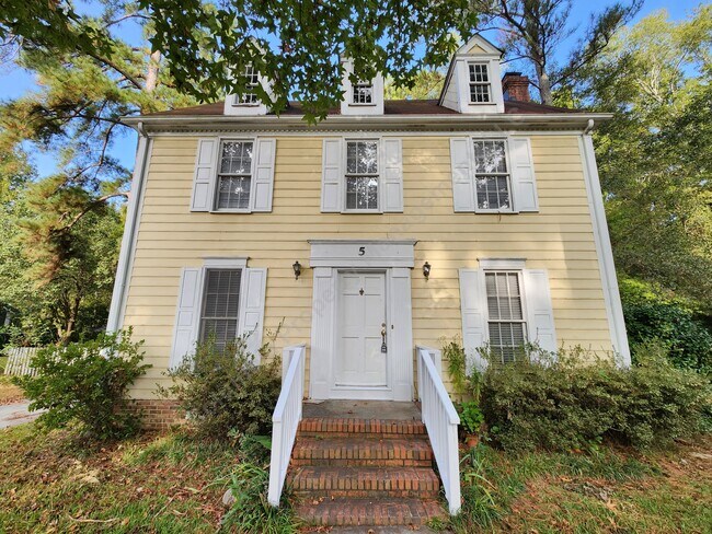 Building Photo - 5 Kinlaugh Ct