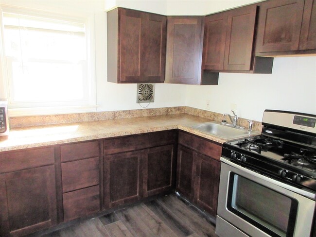 Building Photo - 110 La Sierra Dr