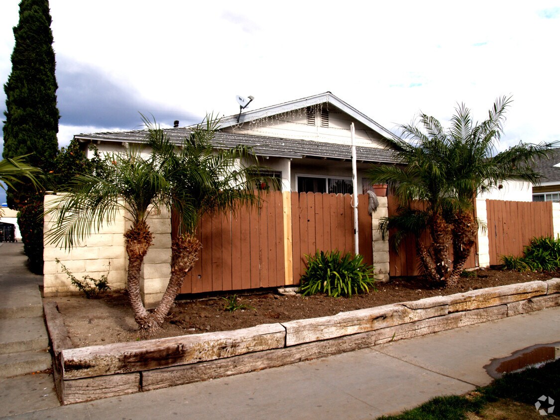 Primary Photo - 3055-3061 E Garnet Ln