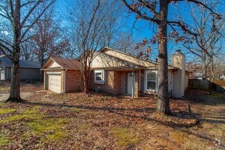 Building Photo - 18 Red Oak Pl