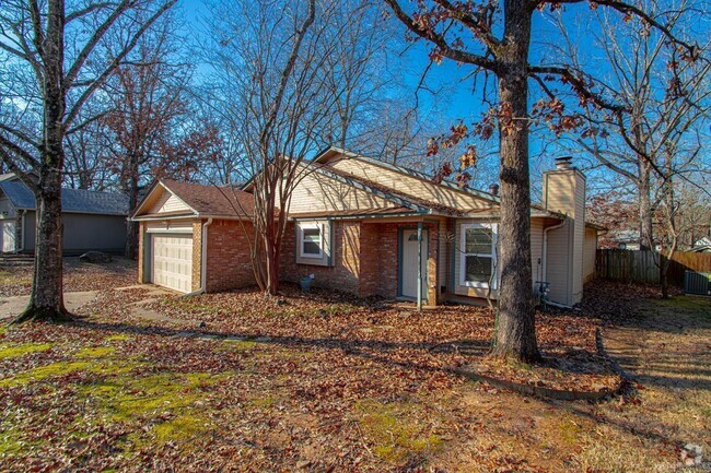 Building Photo - 18 Red Oak Pl
