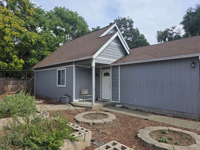 Foto del edificio - 3 bed 2 bath Home for Rent in Grants Pass