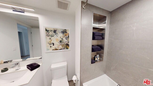 Foto del edificio - 2455 Overland Ave