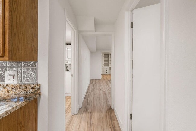 Foto del edificio - Basement Apartment Near SUU and Cedar High School