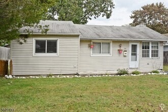 Building Photo - 218 Hiawatha Blvd