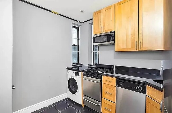 Building Photo - 219 E 23rd St