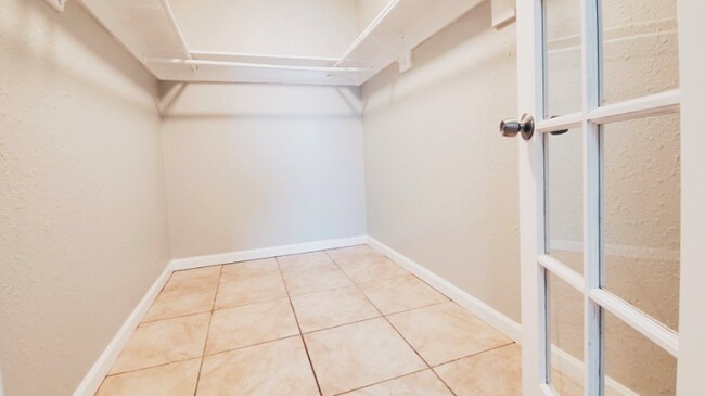 Foto del edificio - 3862 Englewood Cir