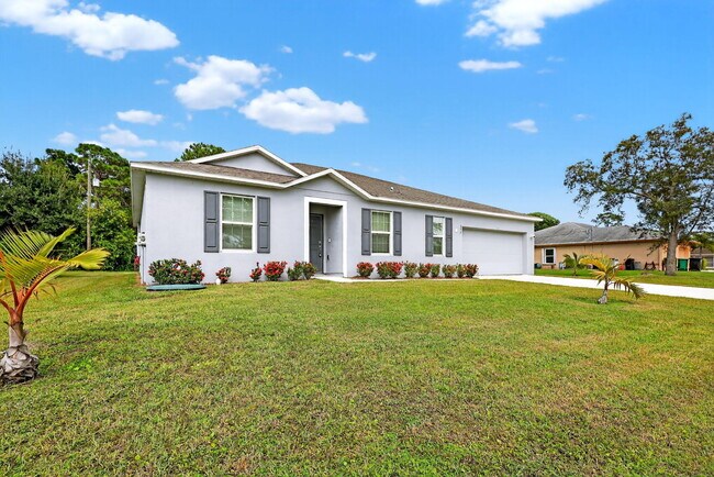 Building Photo - 657 NE Horizon Ln