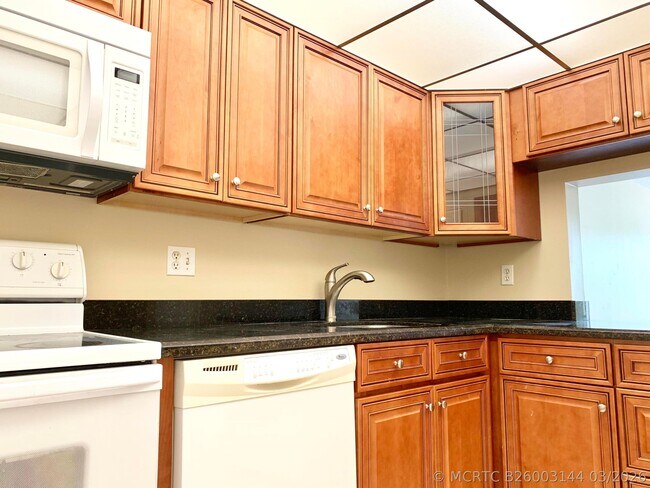 Building Photo - 2312 S Cypress Bend Dr