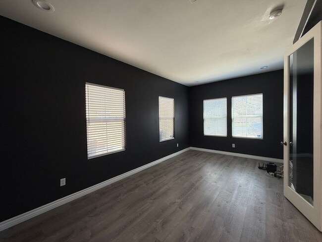 Building Photo - Ana Verde 3 bedroom