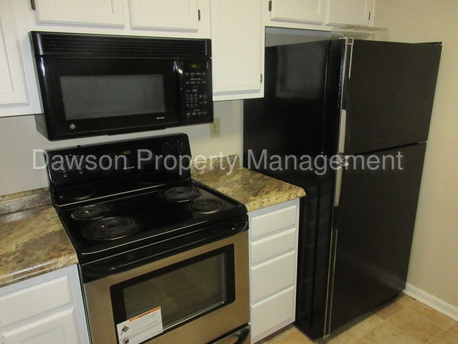 Building Photo - 1213 Maple Shade Ln