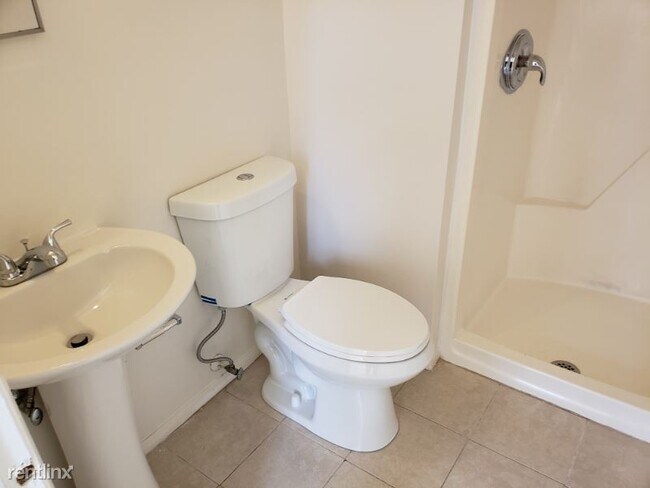 Building Photo - 3 br, 2.5 bath Townhome - 1079 Knight Ln