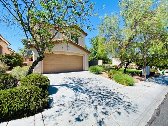 Foto del edificio - SUMMERLIN 2101SQFT 3 BED 2.5 BATH HOME WITH PARK VIEW FROM THR ROOMS, WALKING DISTANCE TO GIVENS