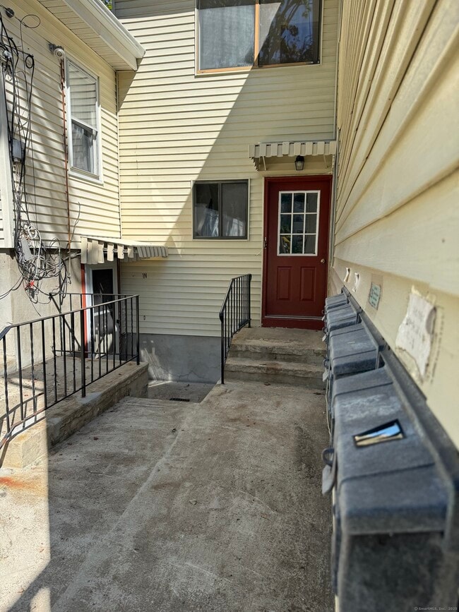 Building Photo - 11 Cove View Dr