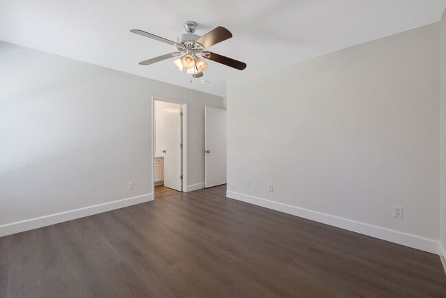 Building Photo - SW Visalia Home Rent Ready!!!