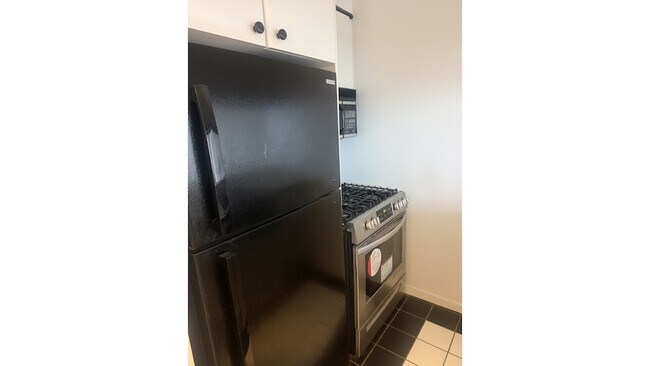Foto del edificio - 150-156 W 56th St