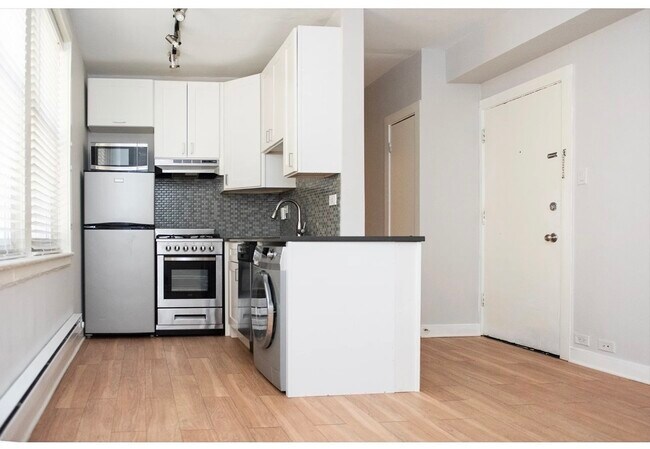 Foto del edificio - 511 W Belmont Ave