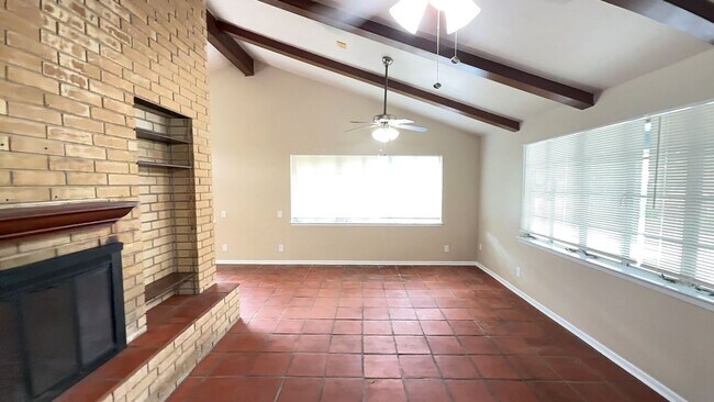 Foto del edificio - 3815 Ridgeline Dr