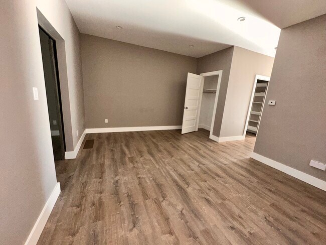 Foto del edificio - 3133 Lackland Ave
