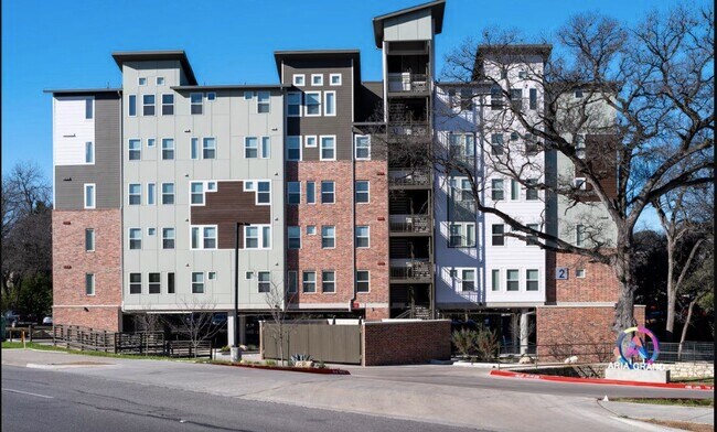 Foto del edificio - 1800 S I-35 Frontage Rd