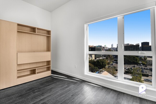 Building Photo - 1530 Cassil Pl
