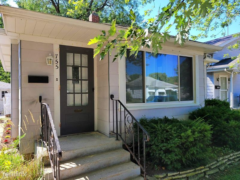 Foto principal - 2 br, 1 bath House - 755 E Benton St