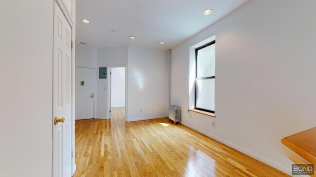 Building Photo - 2 bedroom in Manhattan NY 10003