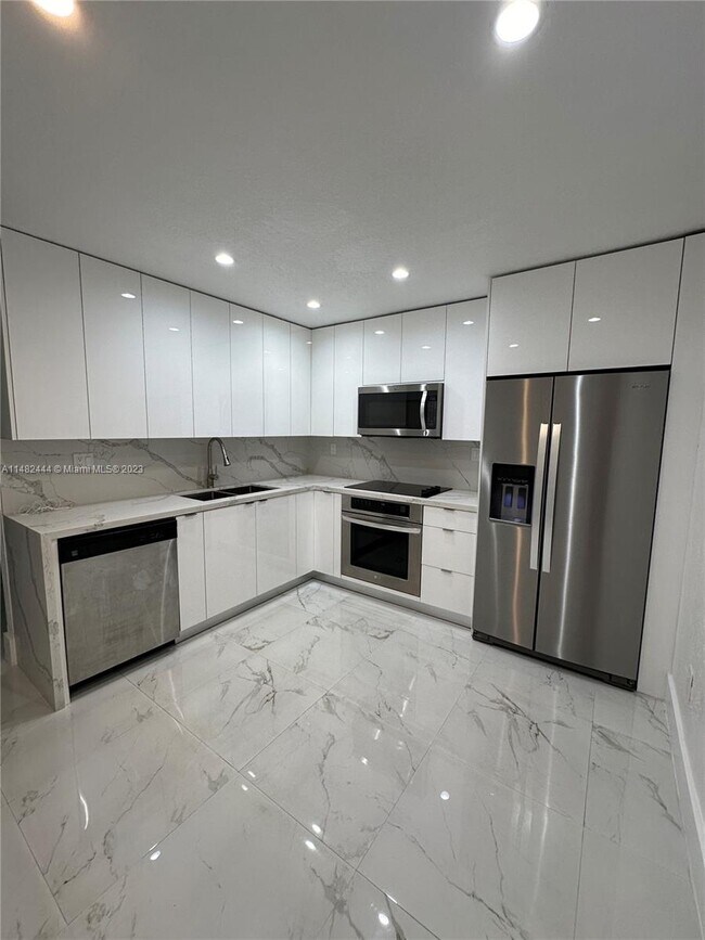 Foto del edificio - 9741 NW 6th Ln