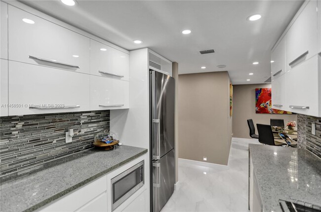 Building Photo - 20515 E Country Club Dr