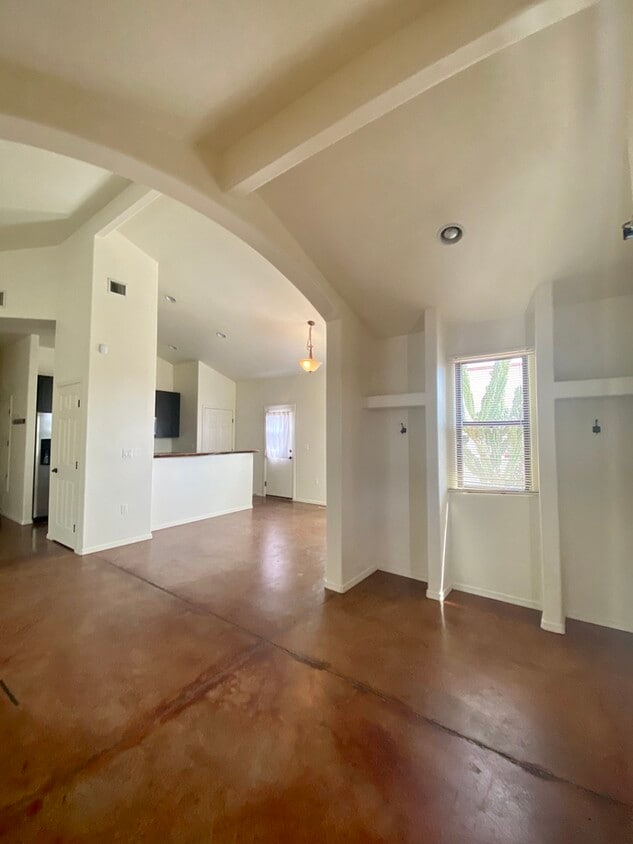 Foto principal - FOR RENT / Pre-Leasing