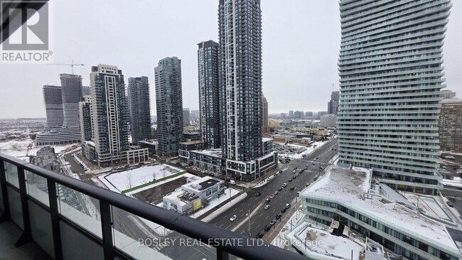 Photo du bâtiment - 448 Burnhamthorpe Rd W