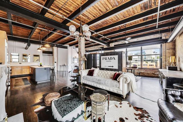 Foto del edificio - 312 N May St