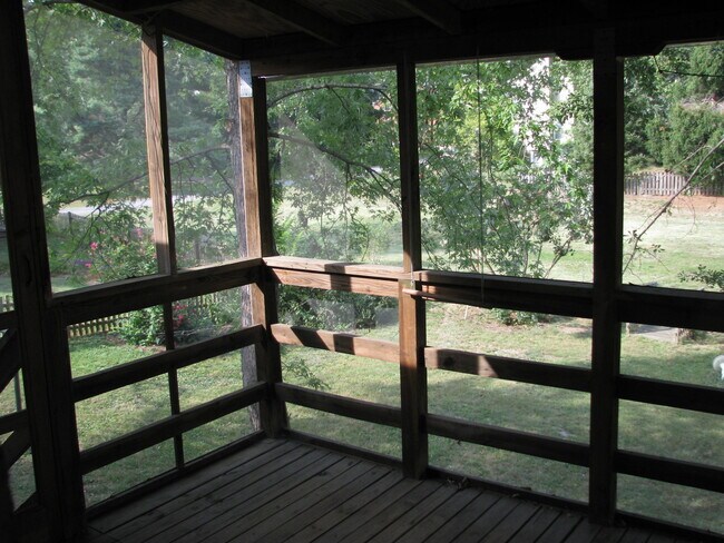 Building Photo - 1603 E Market St