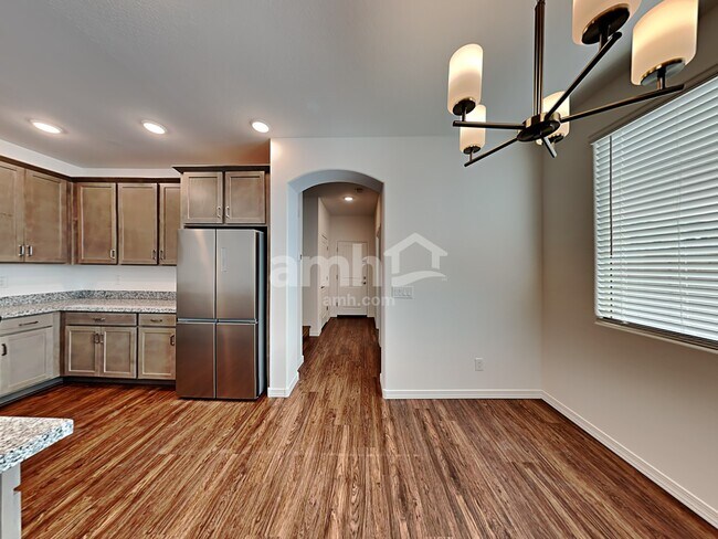 Foto del edificio - 897 S 150th Dr