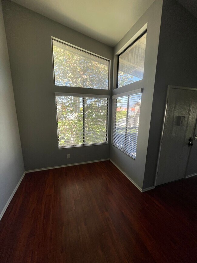 Building Photo - 1150 S Meadow Ln