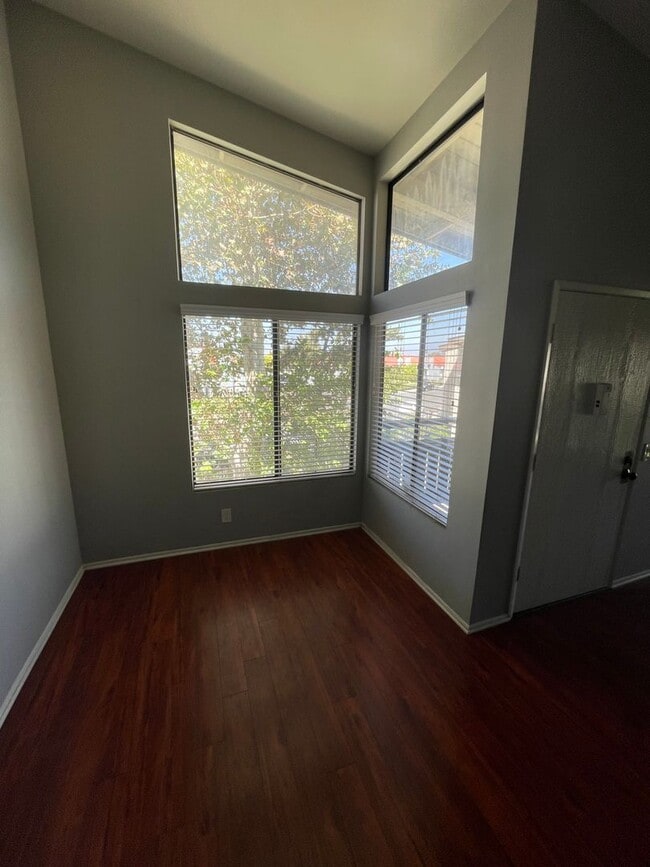 Building Photo - 1150 S Meadow Ln