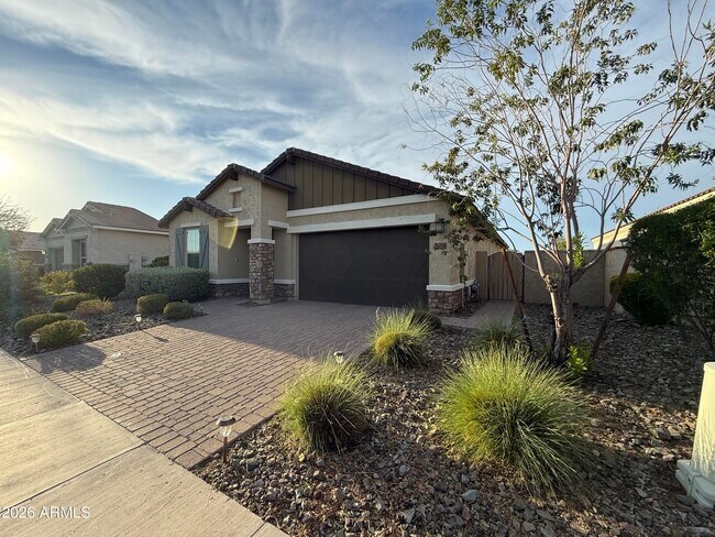 Foto del edificio - 9458 Thatcher Ave
