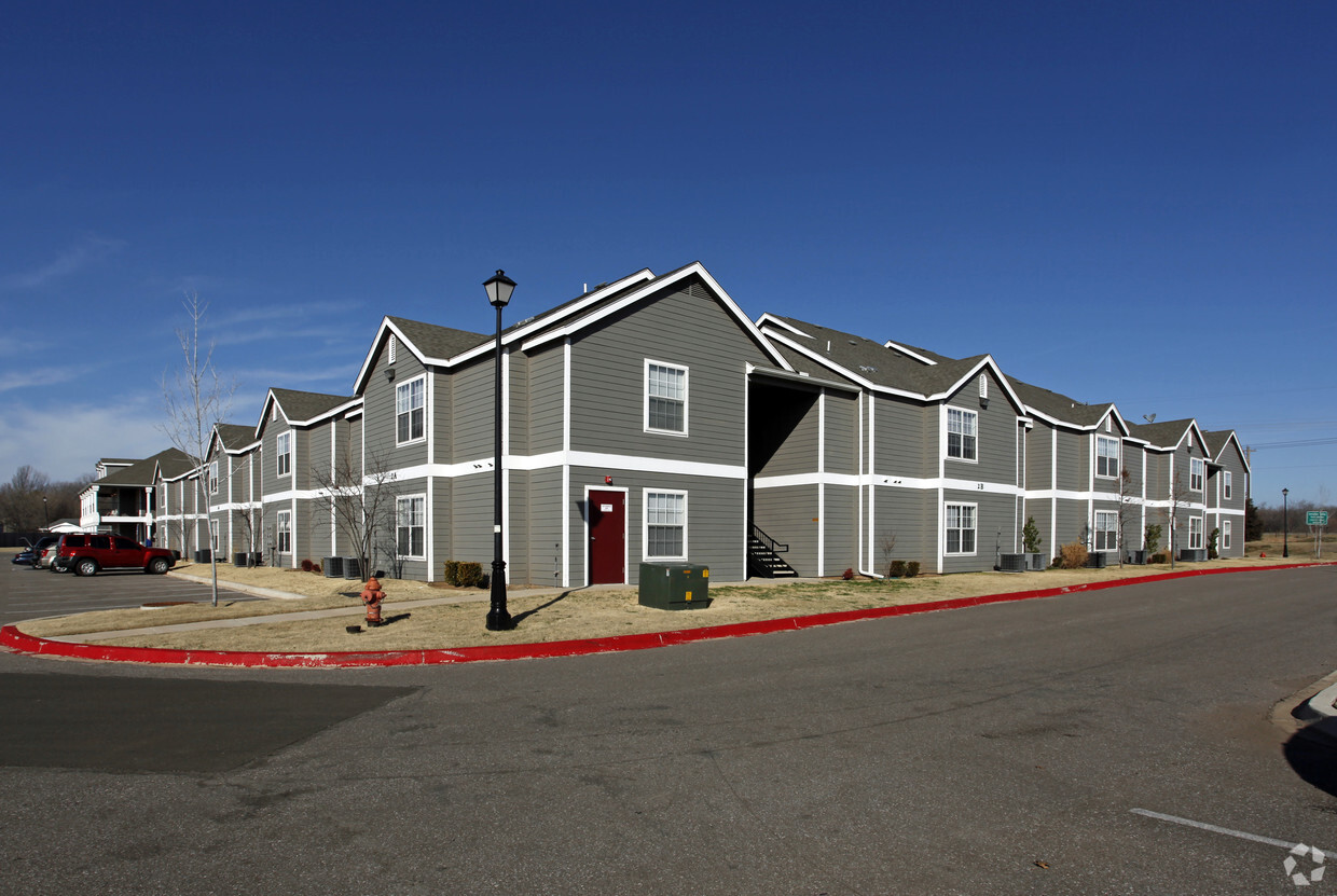 Building Photo - Savannah House of Yukon Seniors