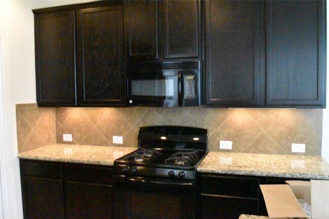 Building Photo - 24623 Forest Canopy Dr