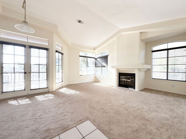 Foto del edificio - Upper Level Condo in Gated Community
