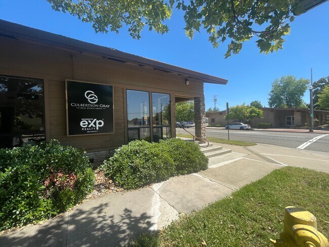 Foto del edificio - 590 McBean Park Dr