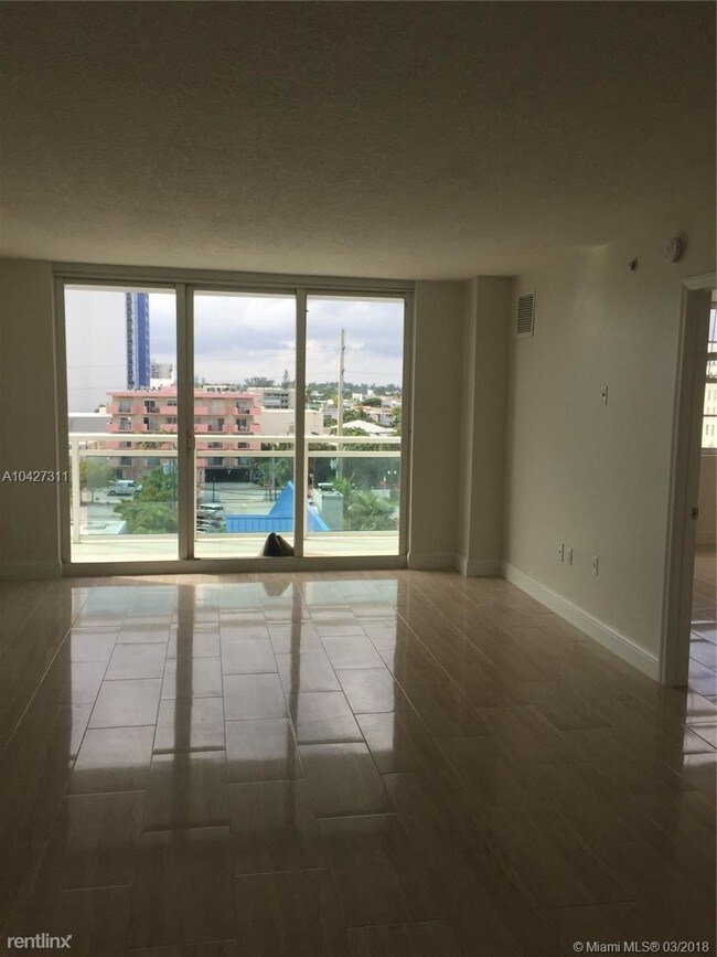 Building Photo - 6917 Collins Ave