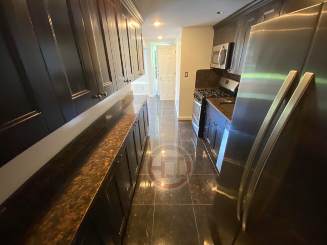 Building Photo - 2431 Young Ave