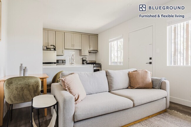 Building Photo - 4140 Grand View Blvd