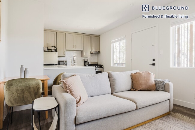 Building Photo - 4140 Grand View Blvd