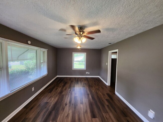 Building Photo - 3104 Abelia Dr