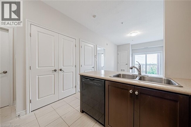 Photo du bâtiment - 3200 Hamilton Regional Rd 56