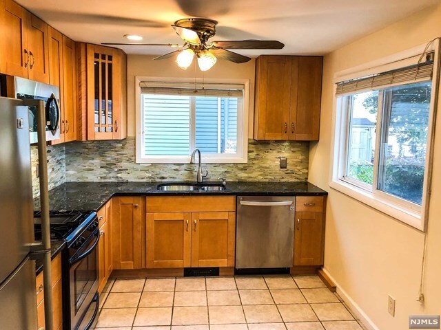 Building Photo - 28 Cooper St