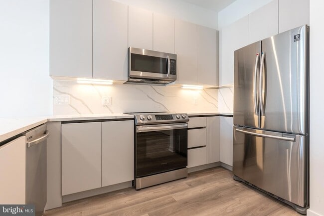 Photo - 3120 W Jefferson St Apartment